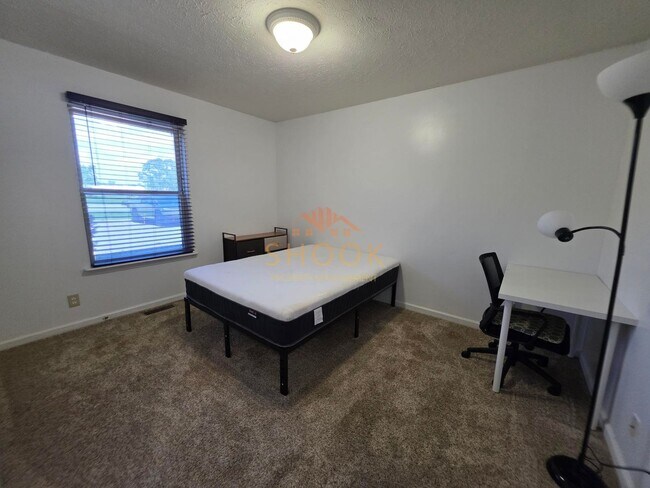 Building Photo - 2940 Horizon Dr