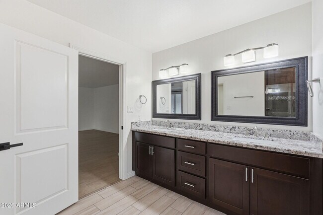 Building Photo - 7352 E Valley Vista Dr