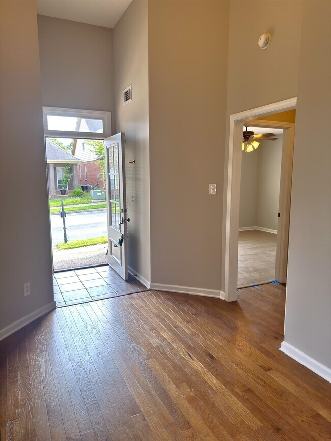 Building Photo - 10228 Morning Hill Dr
