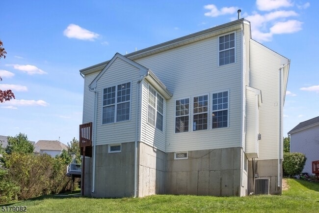 Building Photo - 135 Winding Hill Dr