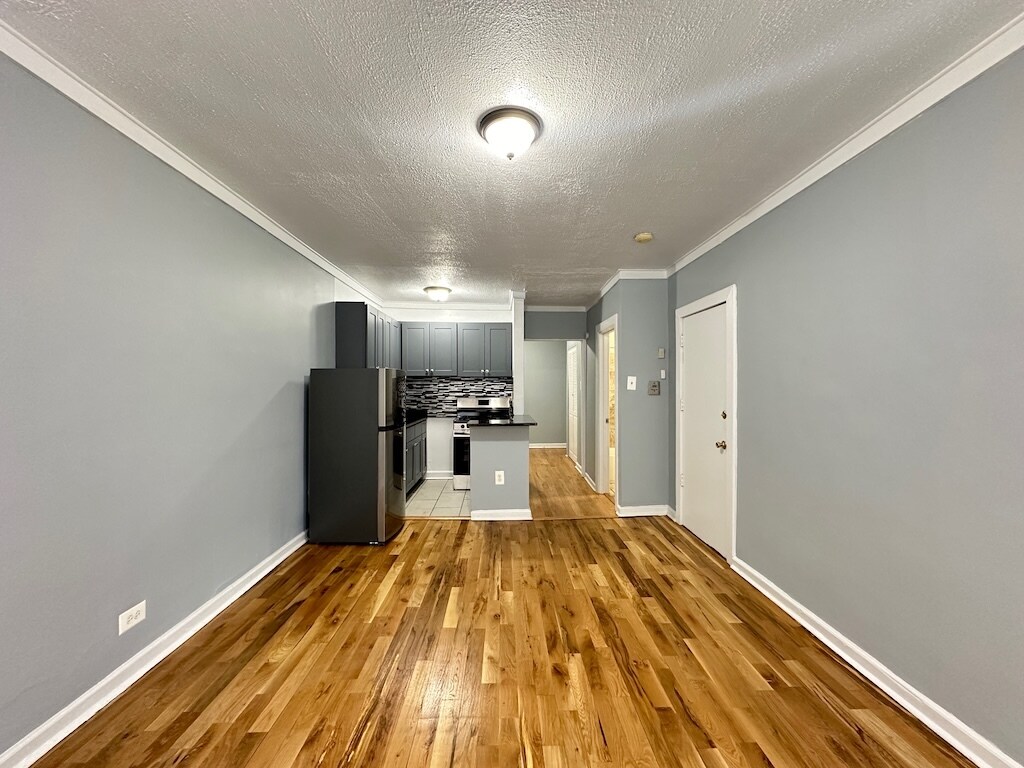 Building Photo - 5668 N Ridge Ave