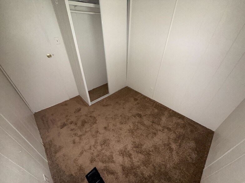 Building Photo - 3601 E Wyoming Ave