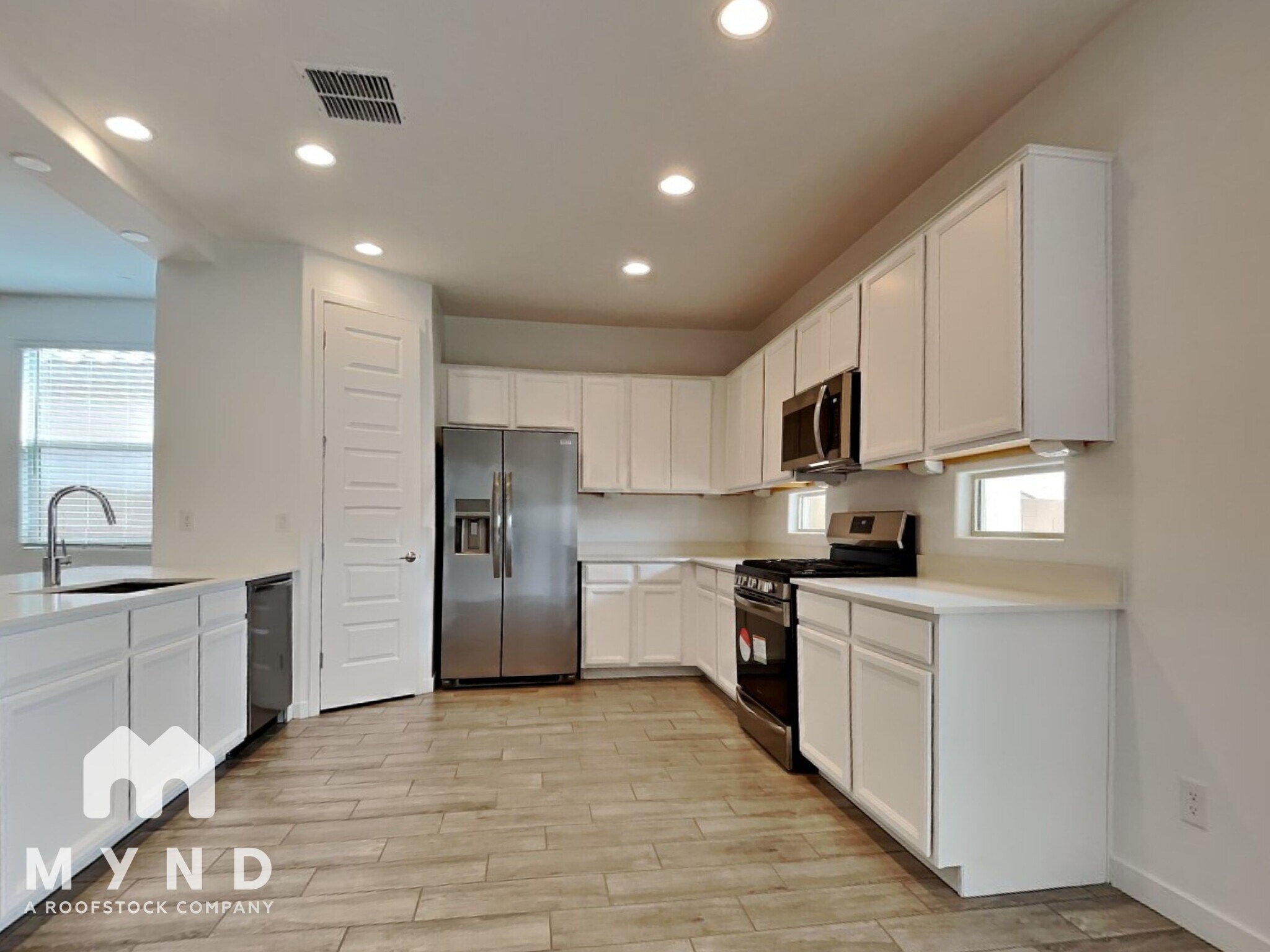 Building Photo - 9513 W Turney Ave