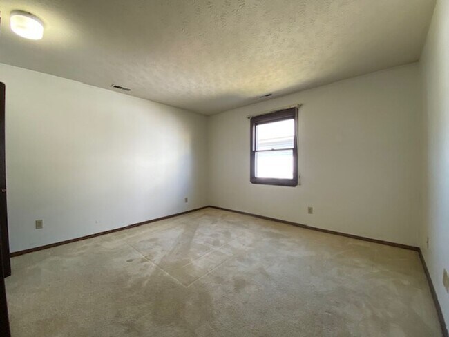 Building Photo - 5 N Chillicothe St