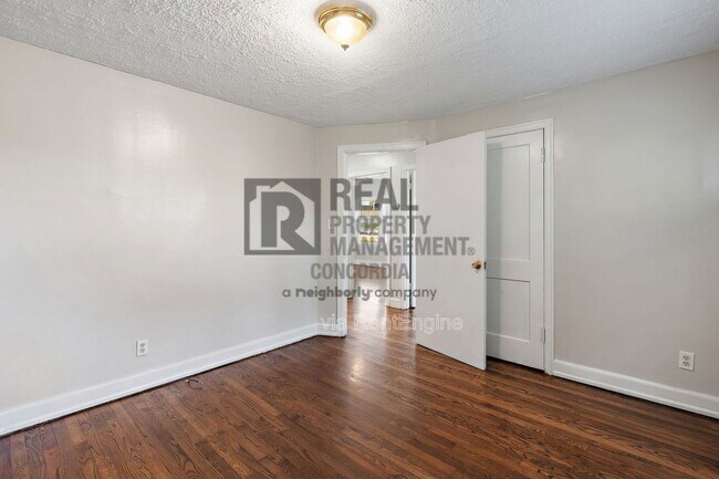 Building Photo - 2009 Oakwood Ave