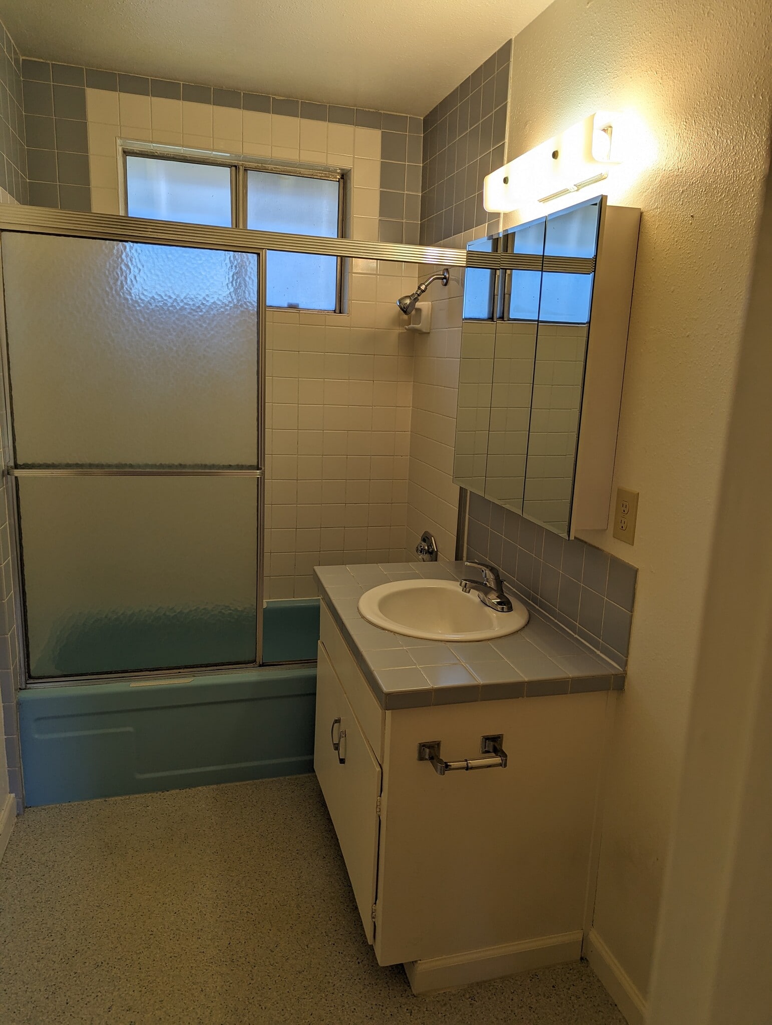 Building Photo - 339 Effie St