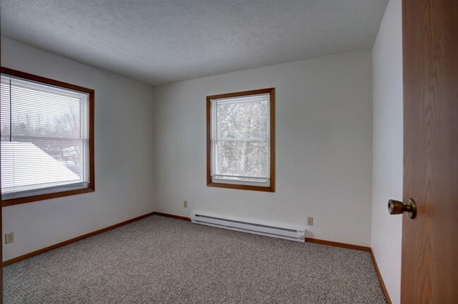 Building Photo - 235 Broadway Dr