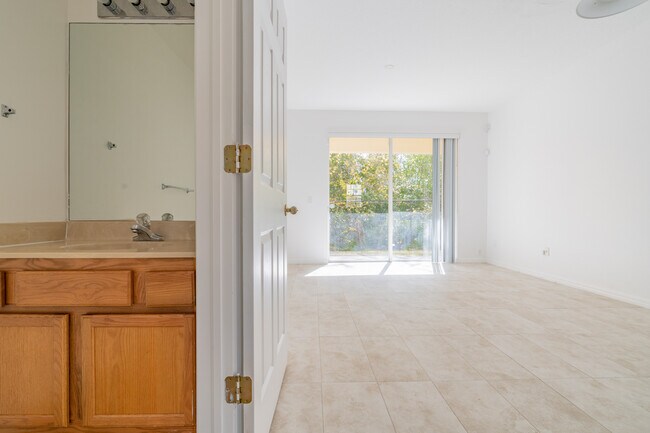 Building Photo - 2006 Fiesta Ridge Ct