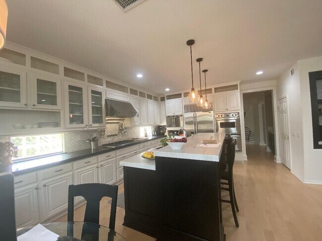 Building Photo - 5 Bed, 5 bath cul-de-sac Executive Home