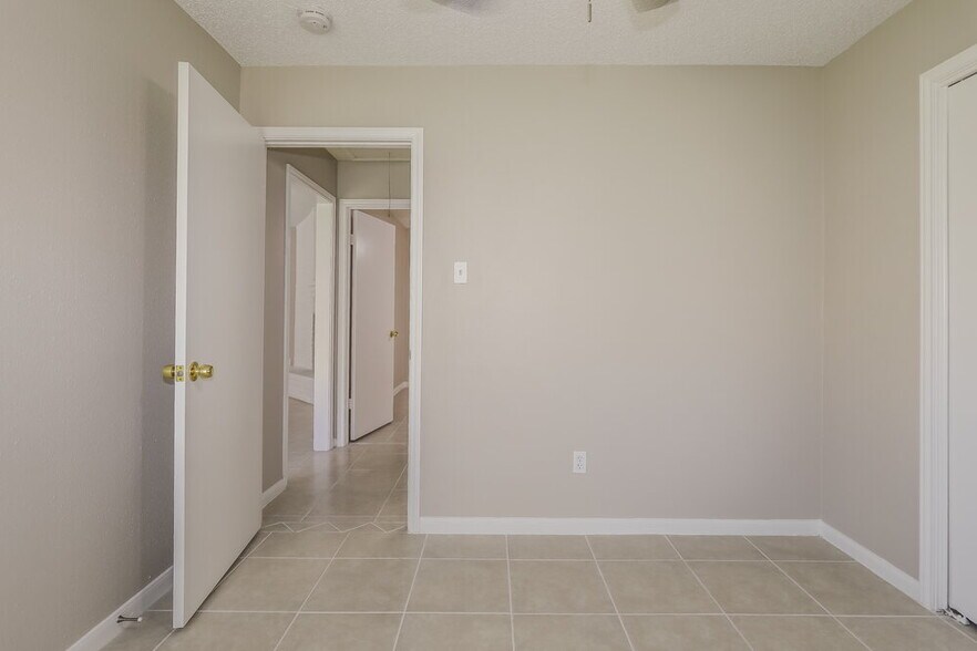 Building Photo - 16919 Amidon Dr