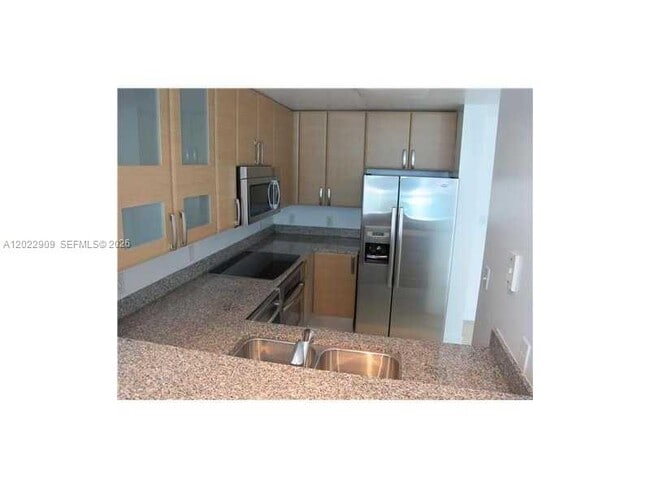 Building Photo - 2101 Brickell Ave