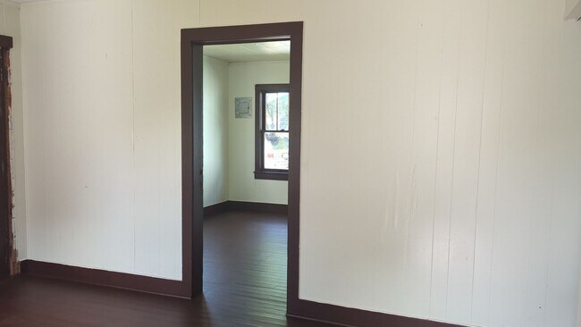 Building Photo - 245 Sherwood Dr