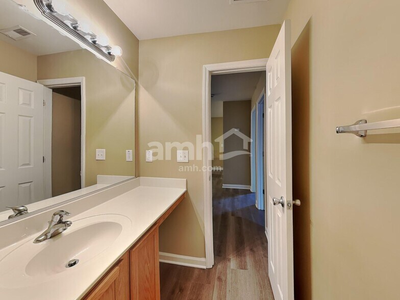 Building Photo - 501 Timber Meadow Lake Dr
