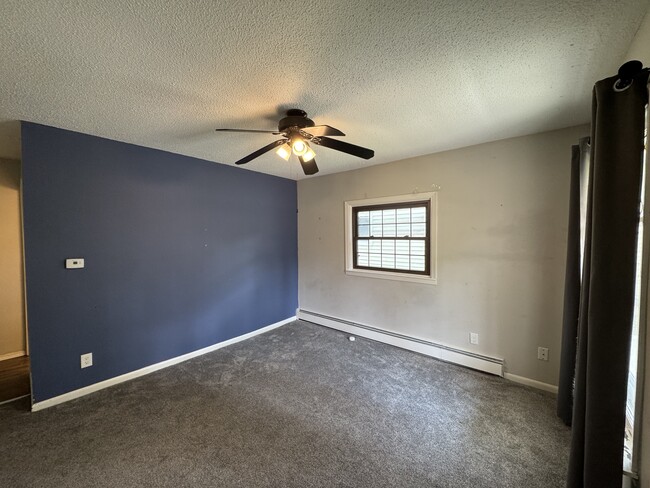 Building Photo - 935 Tuscarora Ave W