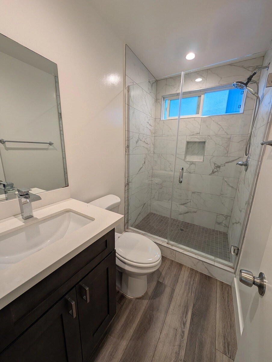 Building Photo - 739 N Sweetzer Ave