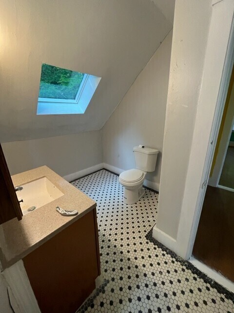 Building Photo - 20 Temple St