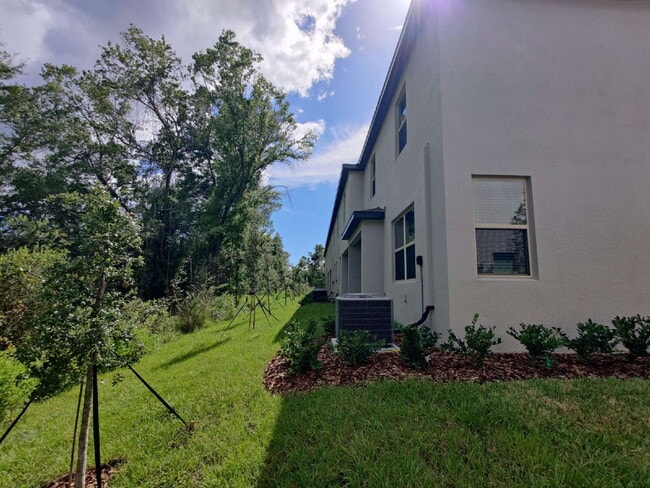 Building Photo - 23264 Willow Glen Way