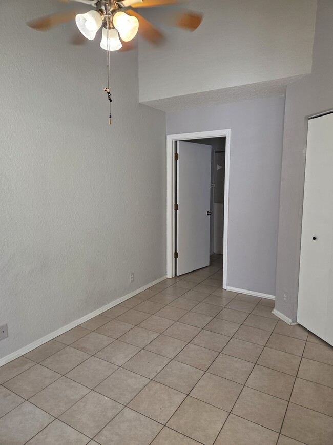 Building Photo - 682 Green Valley Rd