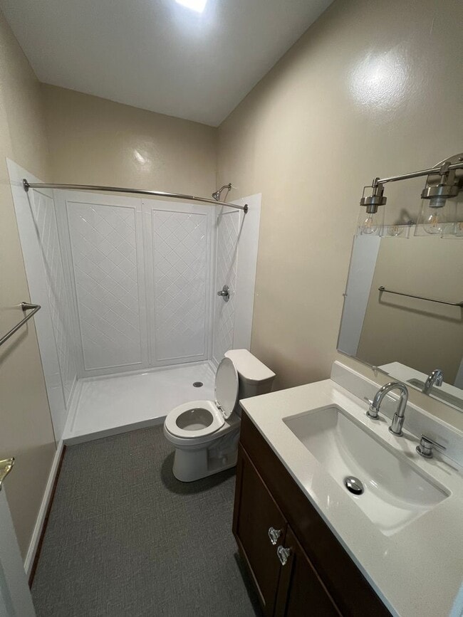 Building Photo - COMPLETELY REMODELED 2 BEDROOM HOUSE
