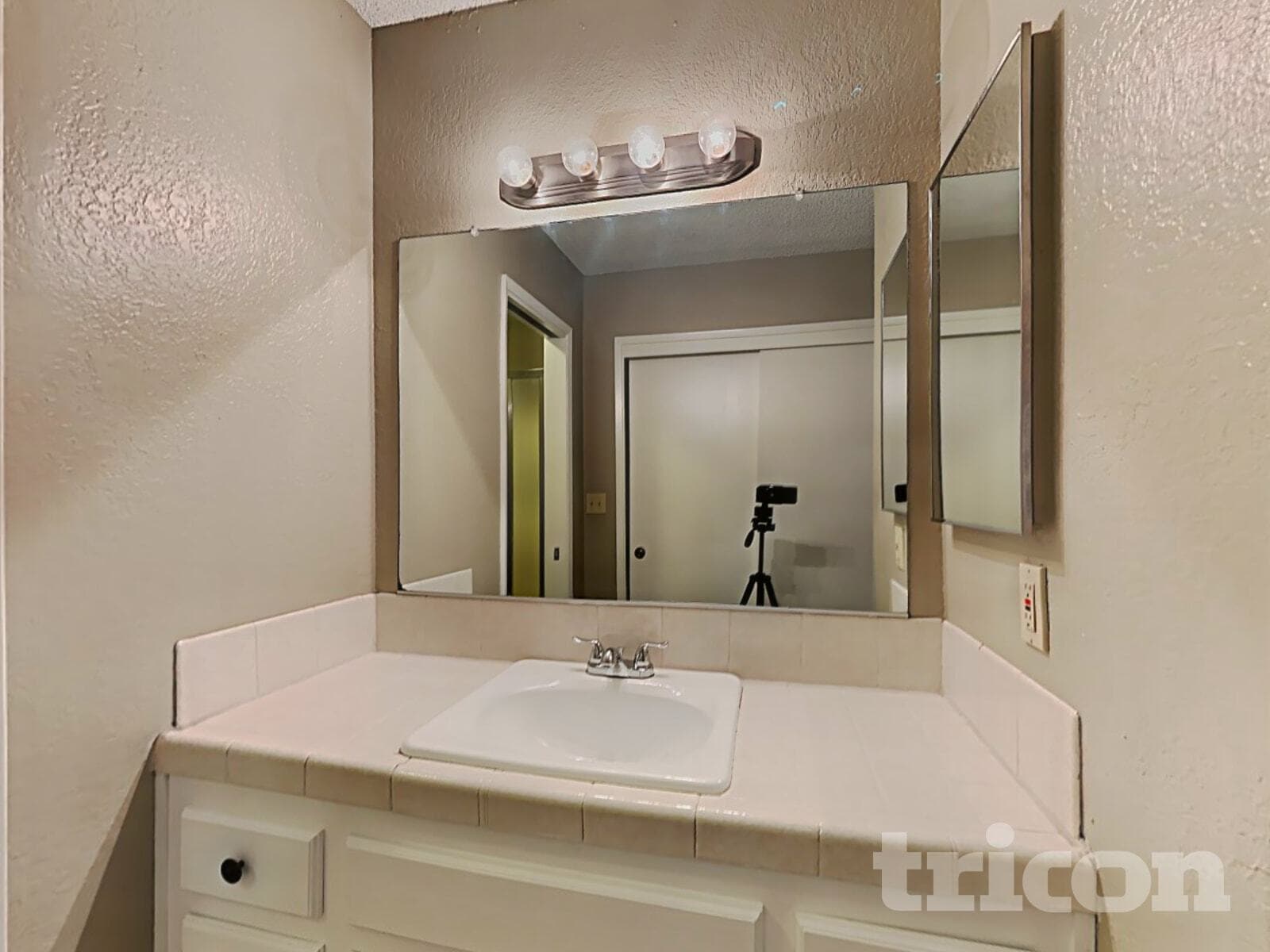 Building Photo - 3400 Suffolk Dr