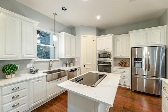 Building Photo - 1529 Barton Springs Rd
