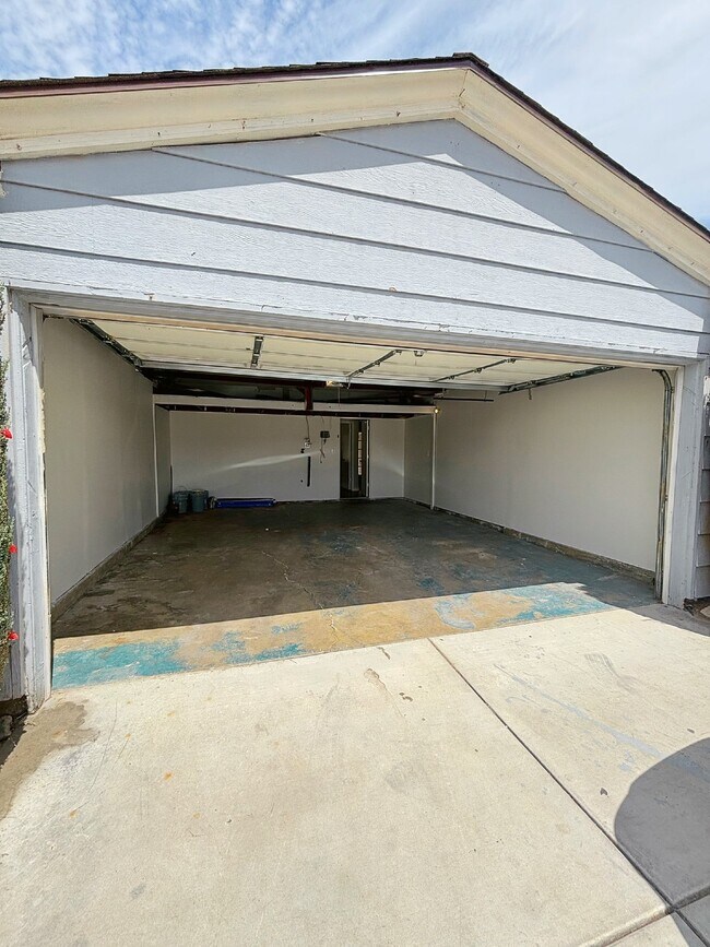 Building Photo - 4127 Seymour St