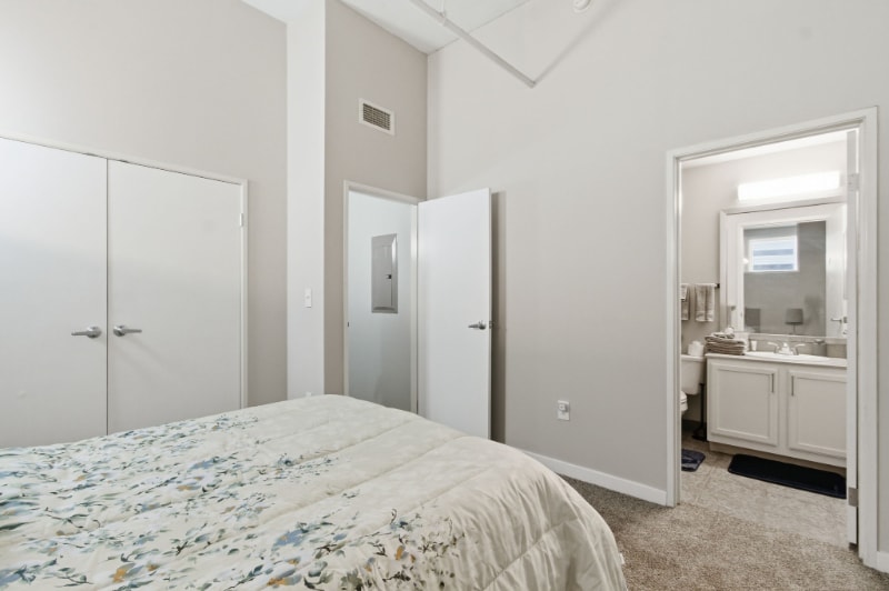 Building Photo - 114 W Market St