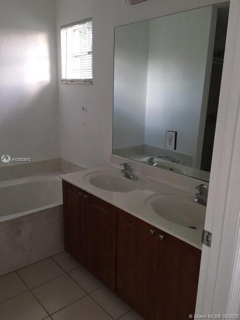 Building Photo - 6044 SW 19th Ct