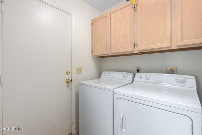 Building Photo - 4326 E Rosemonte Dr