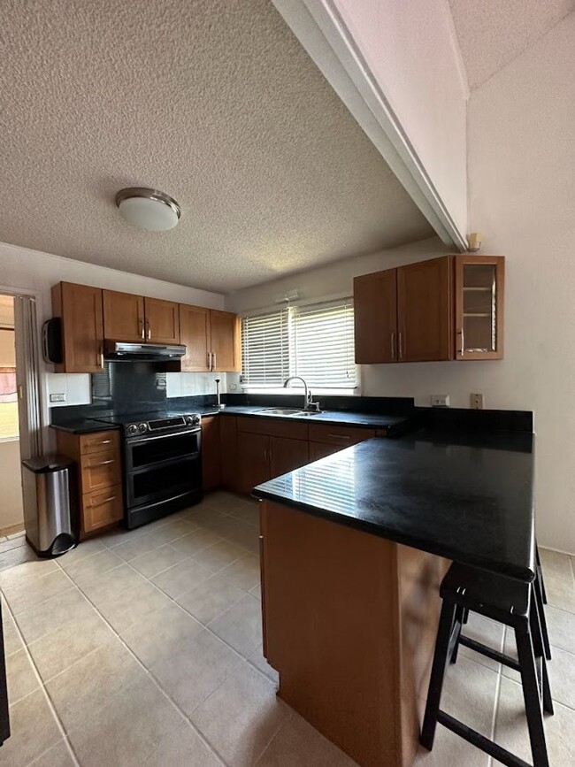 Building Photo - NEWTON Single Family Residence - 3 BEDROOM...