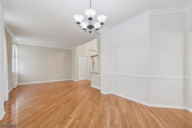 Building Photo - 12 Hansom Rd