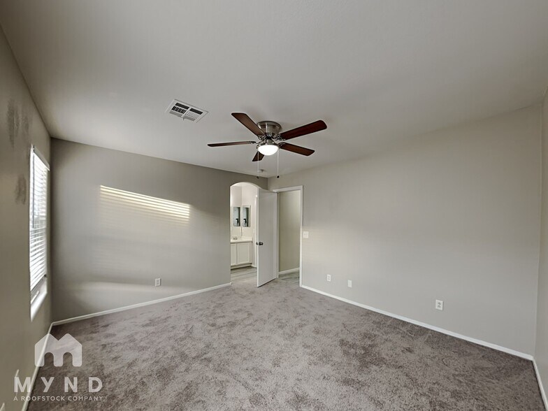 Building Photo - 3379 Dragon Fly St