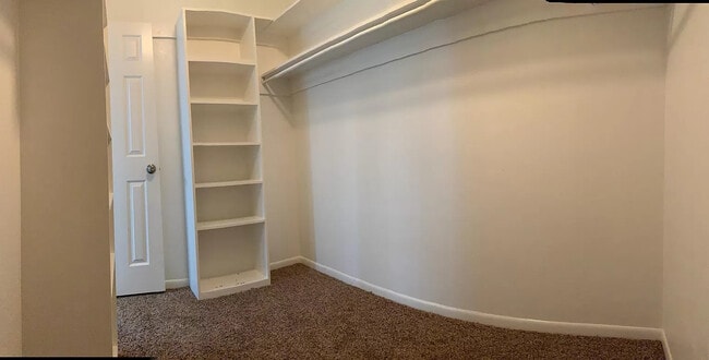 Building Photo - 710 Carriage Dr