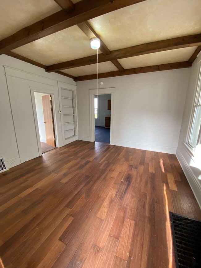 Building Photo - 812 Huestis Ave