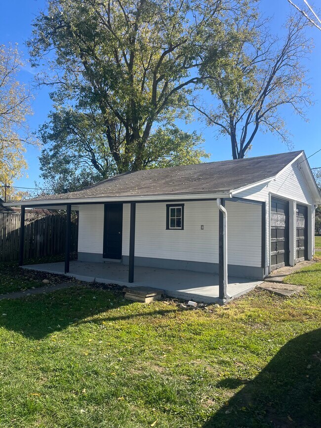 Building Photo - 859 Jones Ave