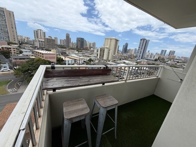 Building Photo - Fully Furnished Remodeled 1 bed w/ parking & views- Electric INCLUDED