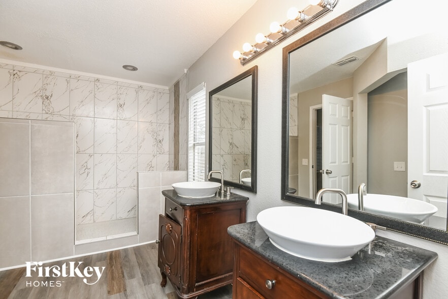 Building Photo - 7018 Glenshire Dr