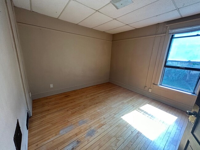 Building Photo - 114 S Blair St