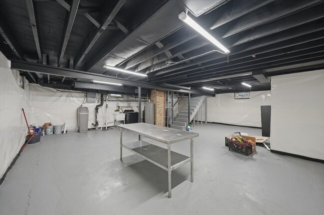 Building Photo - 1349 Perry St
