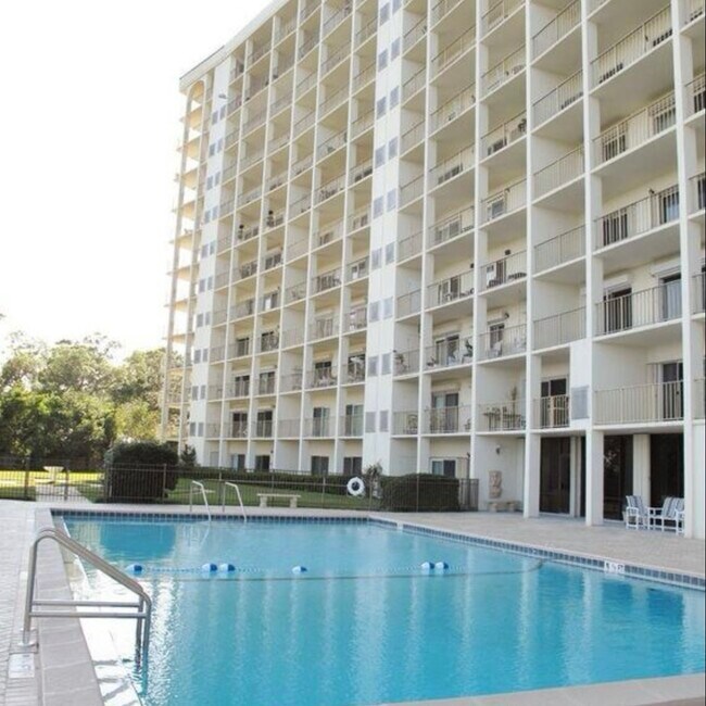 Building Photo - 615 Bayshore Dr