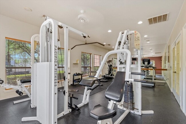 Building Photo - 2255 Braeswood Park Dr