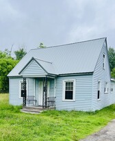 Building Photo - 624 S George St