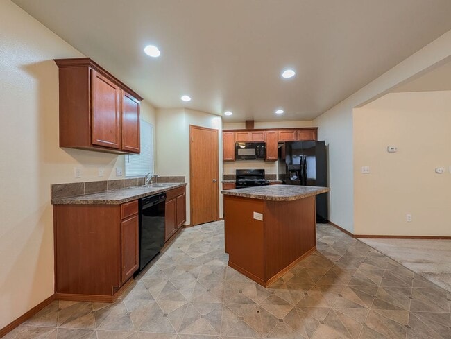 Building Photo - Beautiful 4 bed 2.5 bath home in Silver Lake!