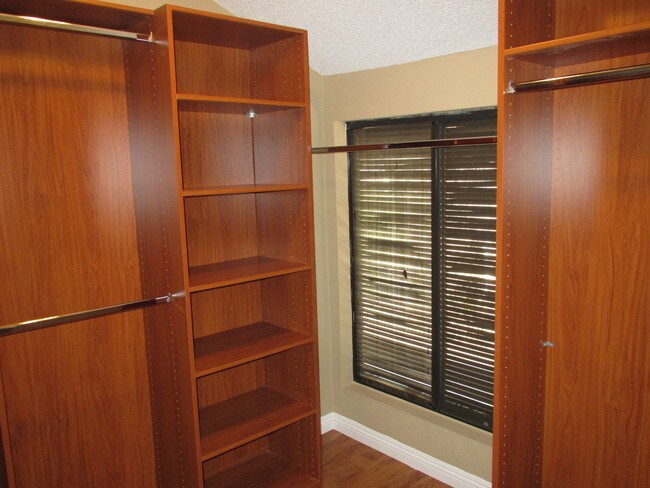 Building Photo - 452 W Huntington Dr