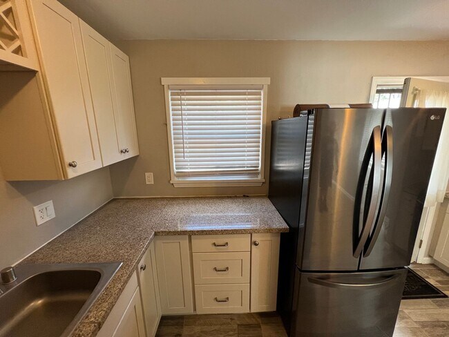 Building Photo - Cute East Denver Bungalow