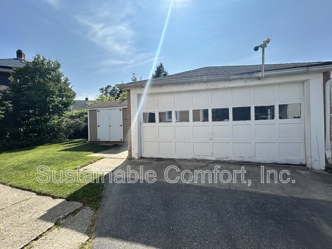 Building Photo - 85 Quinapoxet Ln