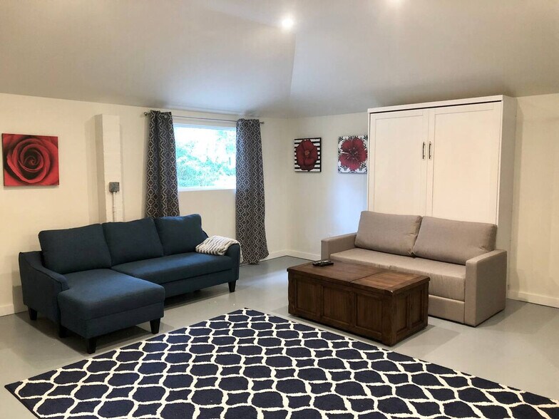 Building Photo - 1929 NW 7th Ln