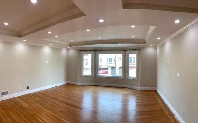 Building Photo - 423-425 11th