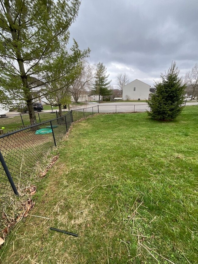 Building Photo - 3 Bedroom 2 Bathroom House Available