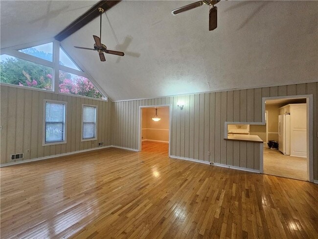 Building Photo - 395 Monivea Ln